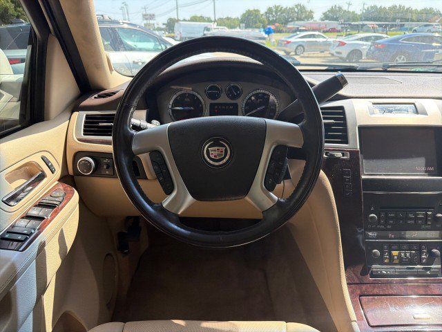 Used 2013 Cadillac Escalade ESV Luxury RWD image 17