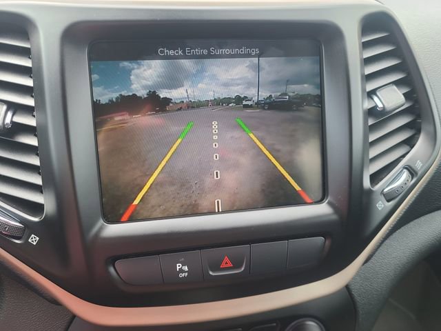 Used 2015 Jeep Cherokee Latitude w/ Comfort/Convenience Group image 11