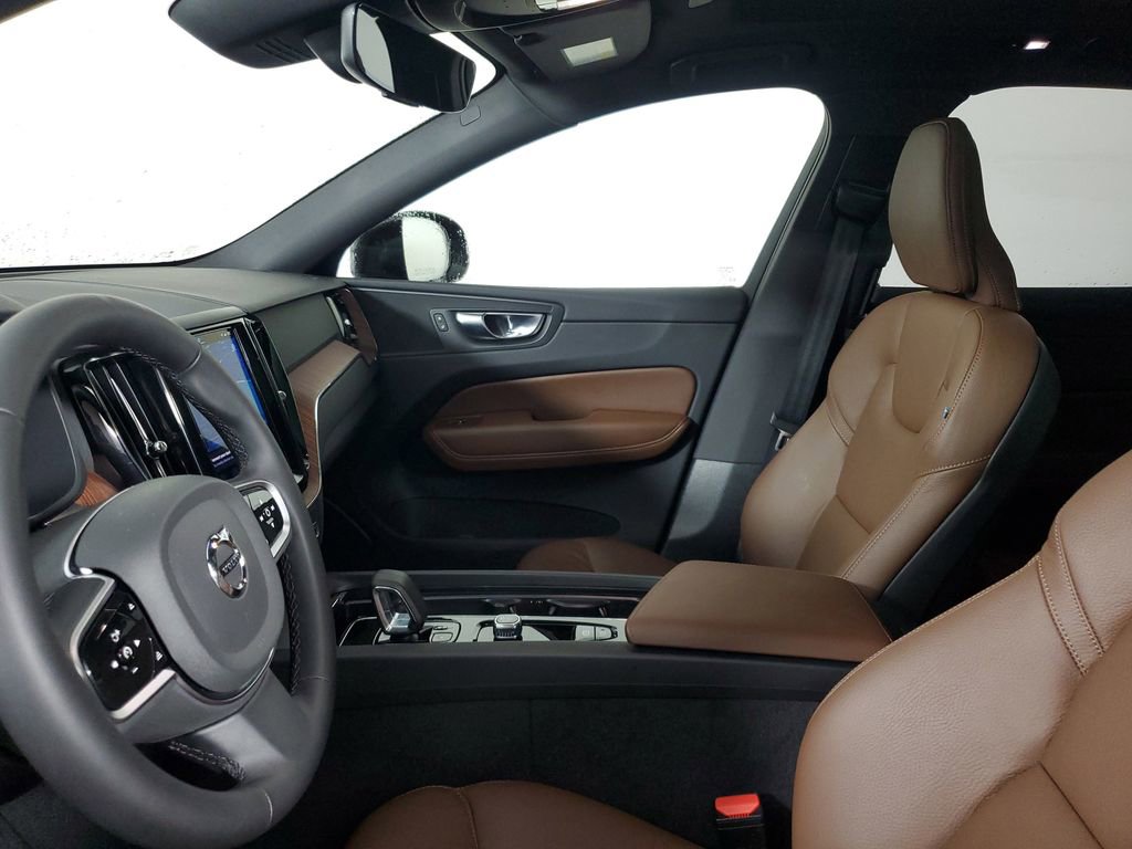 Certified 2025 Volvo XC60 B5 Plus image 24