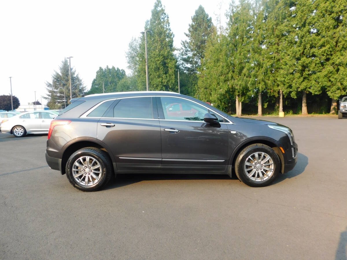 Used 2017 Cadillac XT5 Luxury w/ Driver Awareness Package AWD/4WD image 24