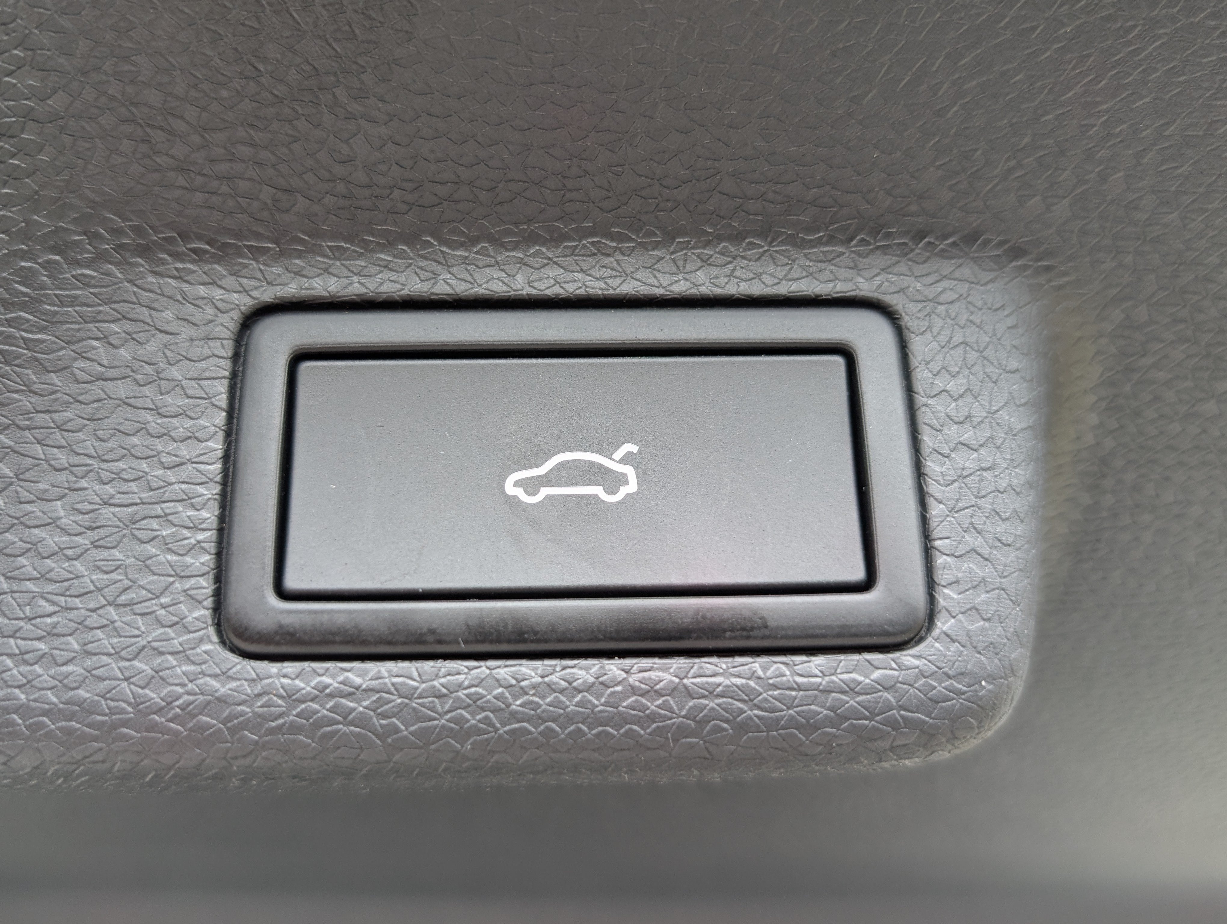 Used 2025 Volkswagen ID. Buzz Pro S Plus RWD image 16