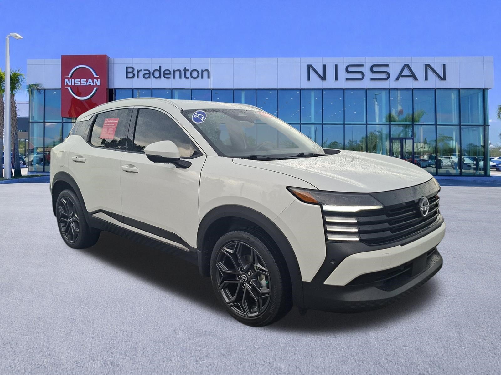 Used 2025 Nissan Kicks SR FWD image 3