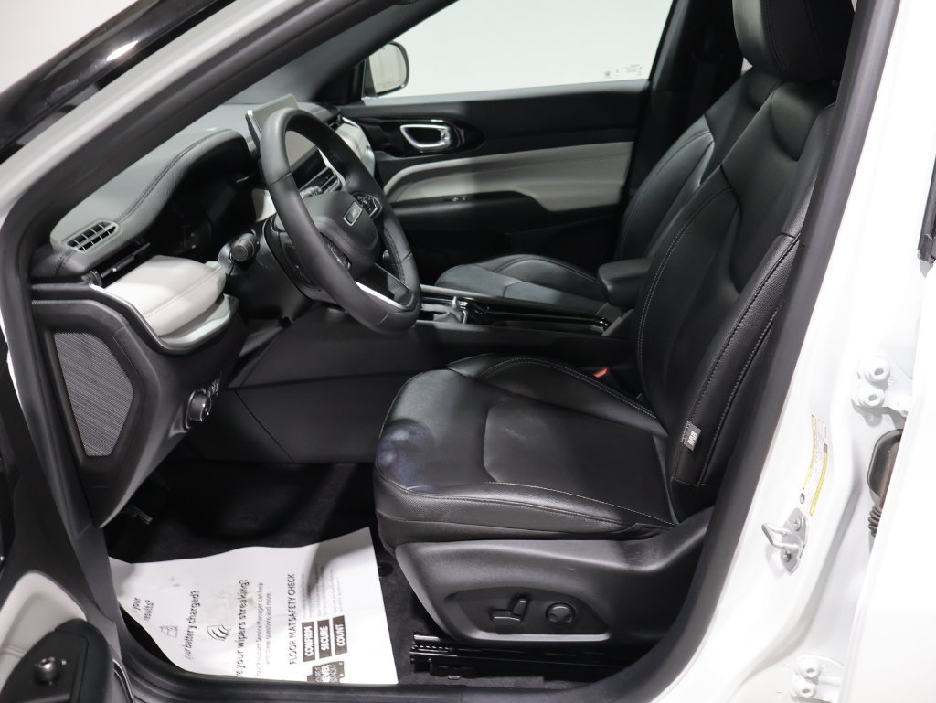 Used 2025 Jeep Compass Limited AWD/4WD image 10