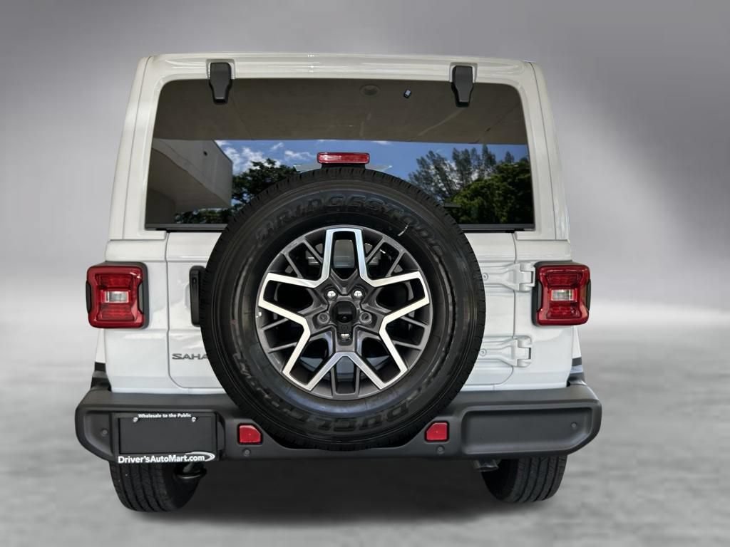 Used 2025 Jeep Wrangler Unlimited Sahara AWD/4WD image 34