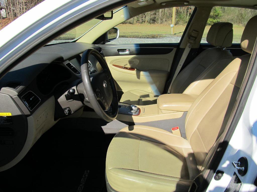 Used 2014 Hyundai Genesis 3.8 w/ Technology Package 03 image 18