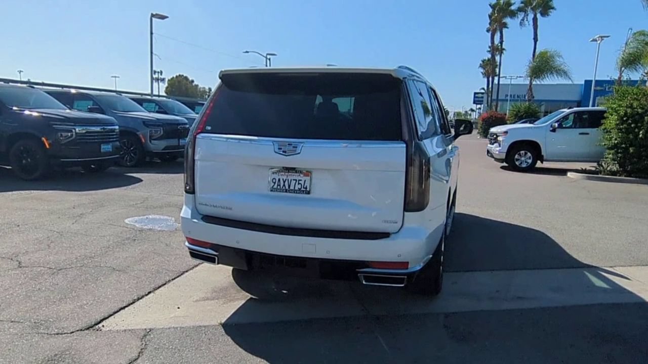 Used 2022 Cadillac Escalade Premium Luxury RWD image 7
