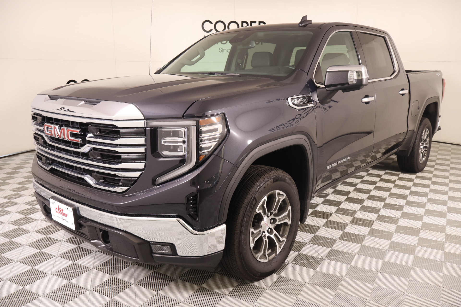 Used 2025 GMC Sierra 1500 SLT AWD/4WD image 11