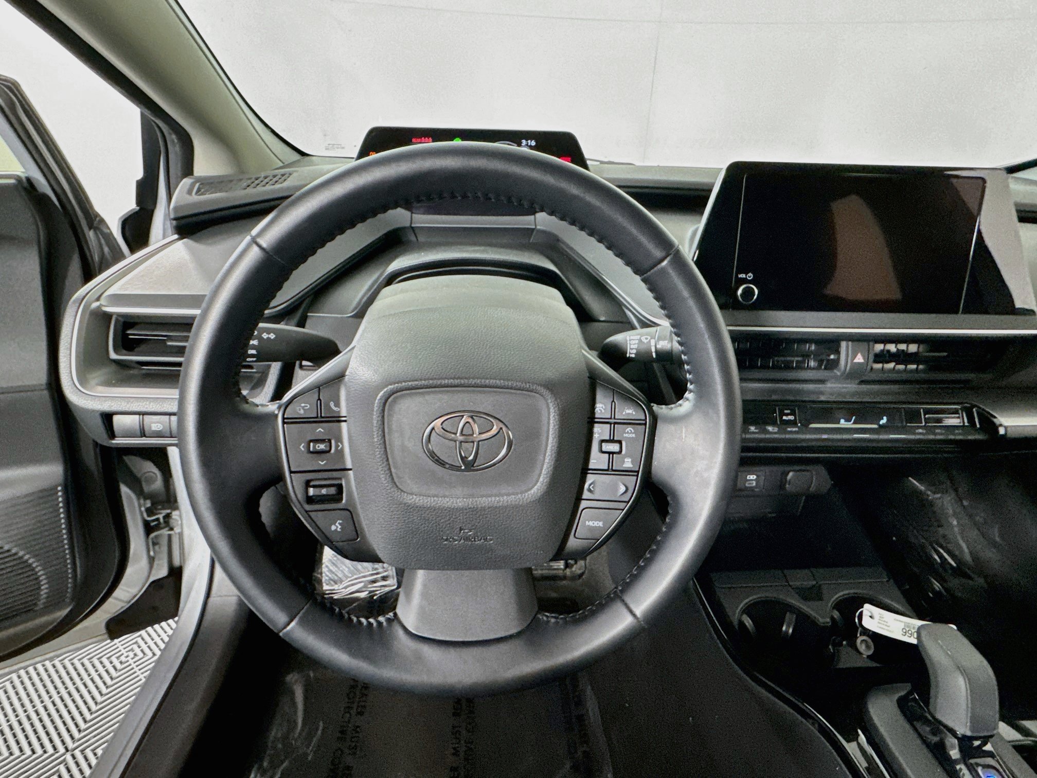 Certified 2025 Toyota Prius LE FWD image 13