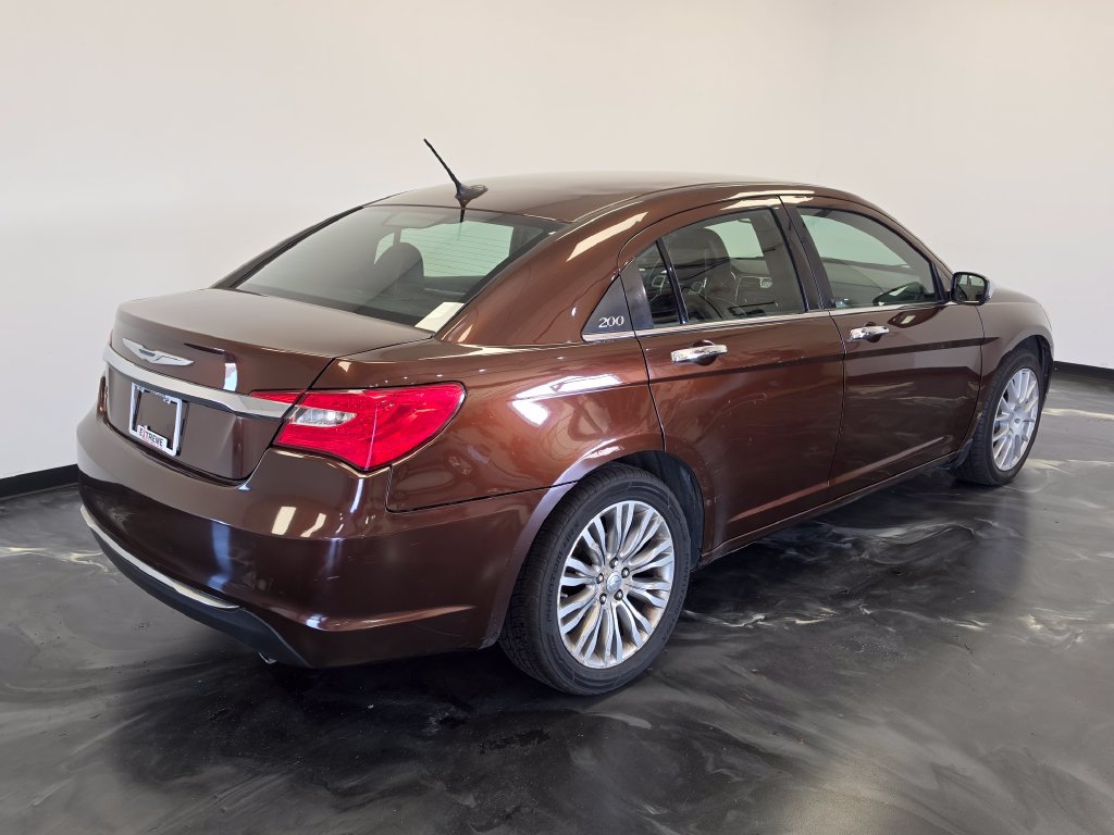 Used 2013 Chrysler 200 Limited FWD image 22