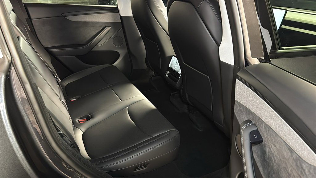 Used 2026 Tesla Model Y 2WD image 14