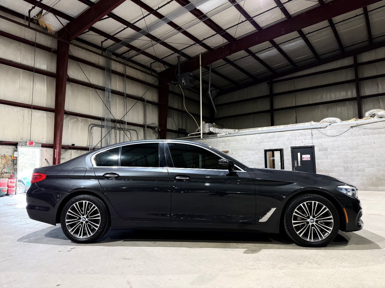 Used 2017 BMW 530i RWD image 3