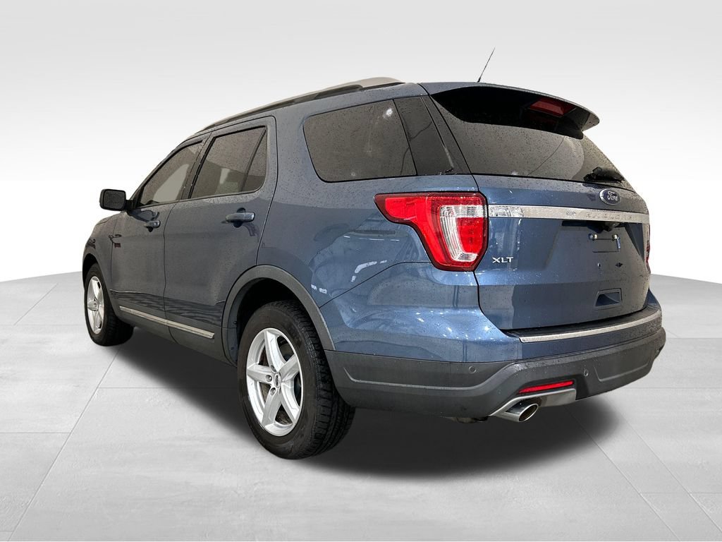 Used 2018 Ford Explorer XLT w/ Equipment Group 202A FWD image 3