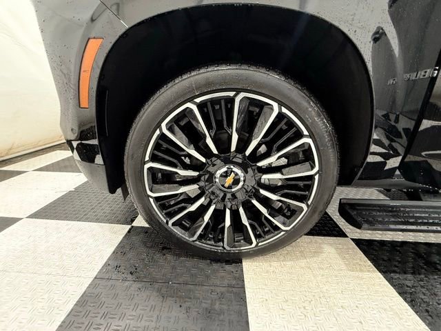 New 2026 Chevrolet Suburban High Country AWD/4WD image 12