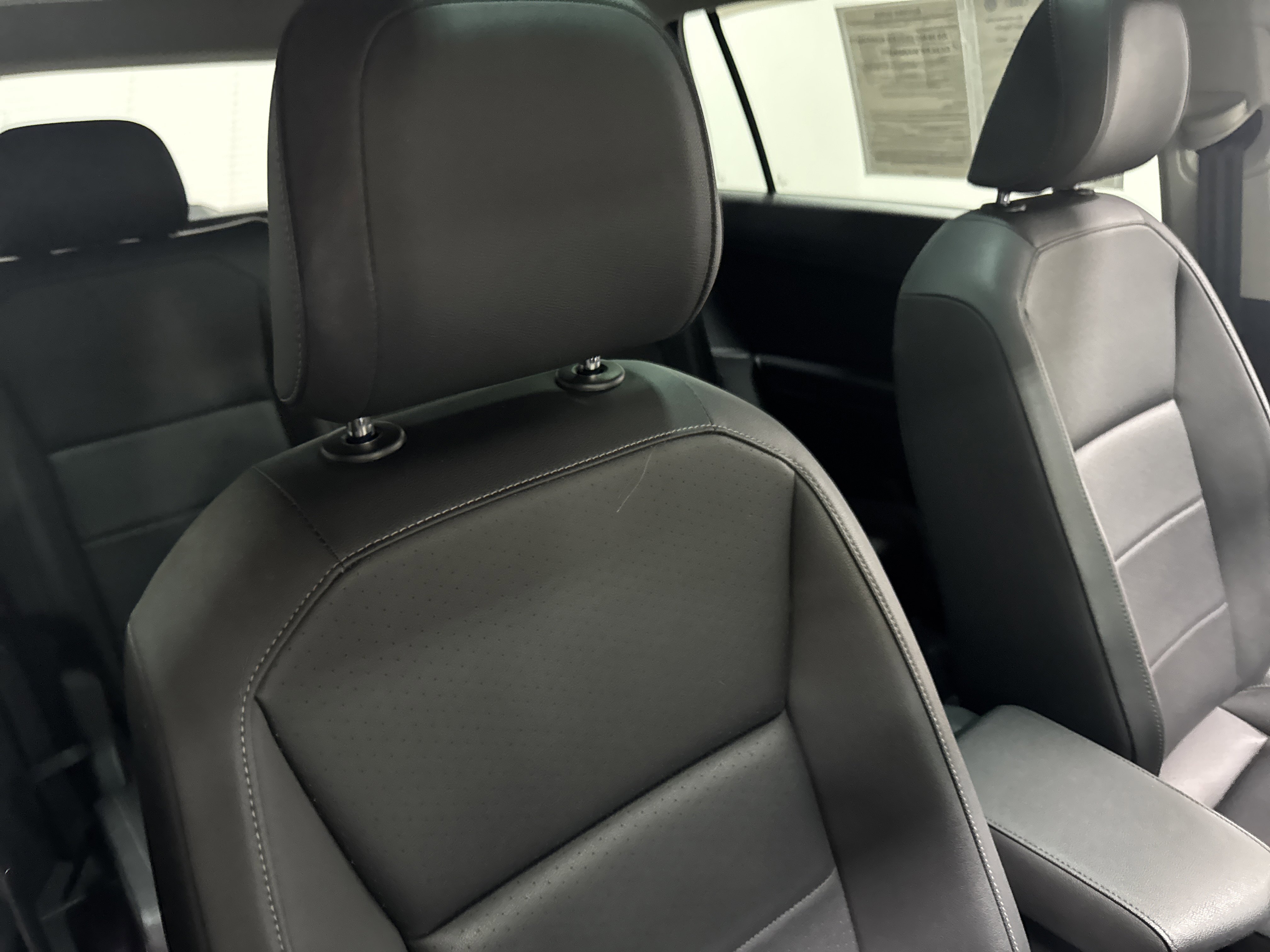 Used 2020 Volkswagen Tiguan SE w/ Panoramic Sunroof Package image 37