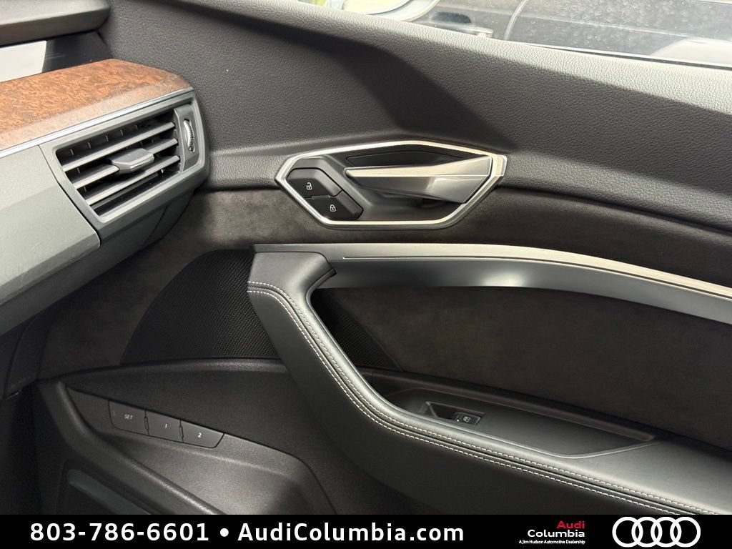 Used 2019 Audi e-tron Prestige w/ Prestige Package AWD/4WD image 36