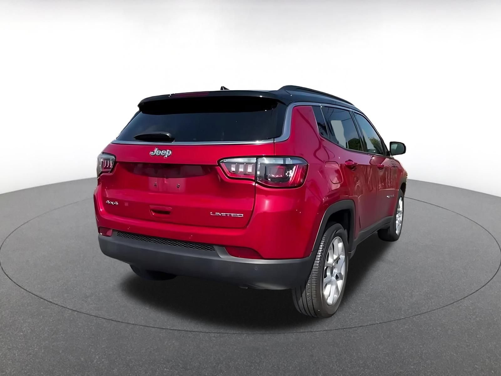 Used 2025 Jeep Compass Limited AWD/4WD image 12