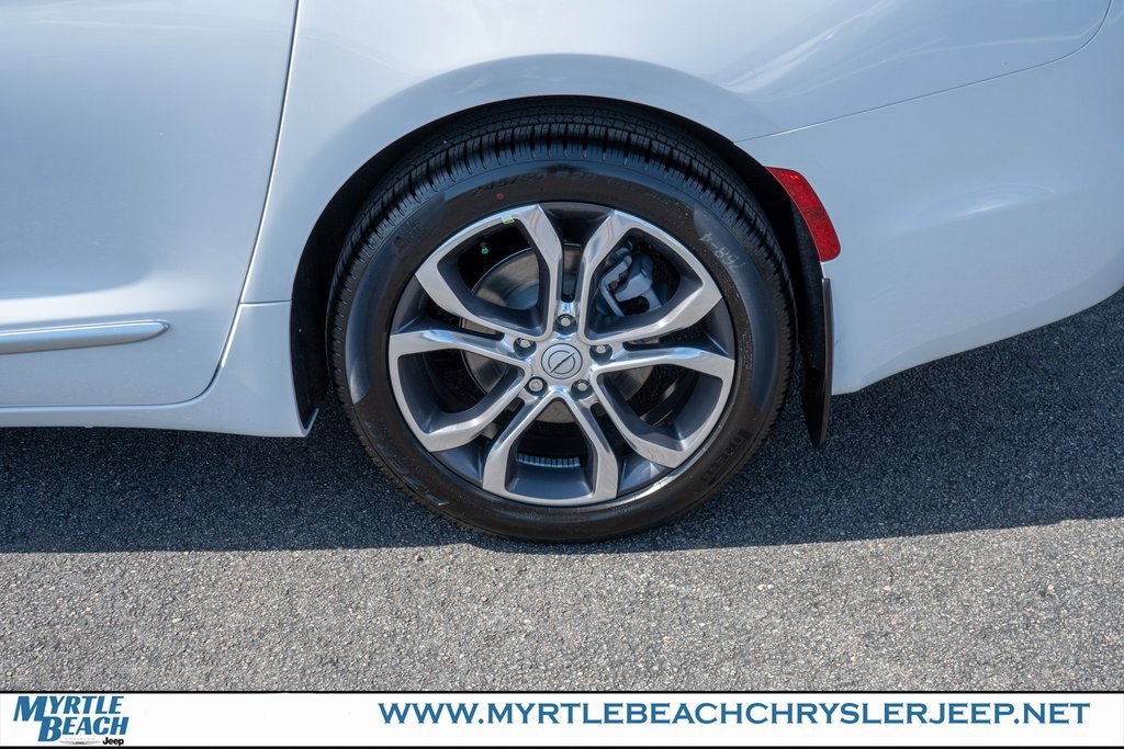 New 2026 Chrysler Pacifica Pinnacle image 12