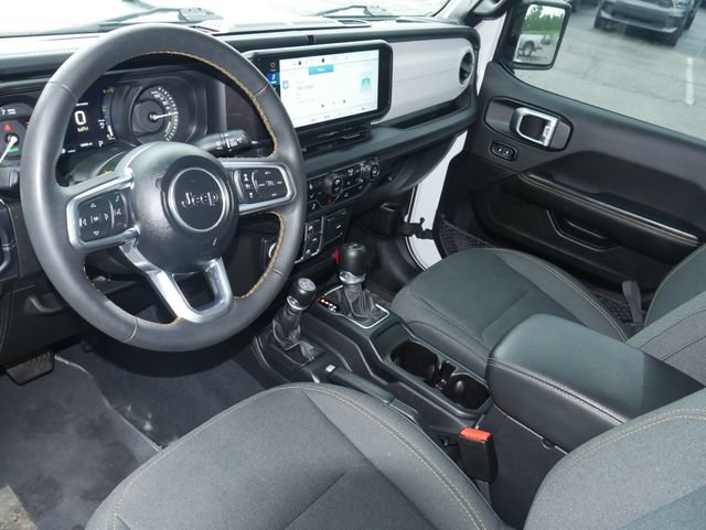 Used 2024 Jeep Wrangler Unlimited Sahara AWD/4WD image 13