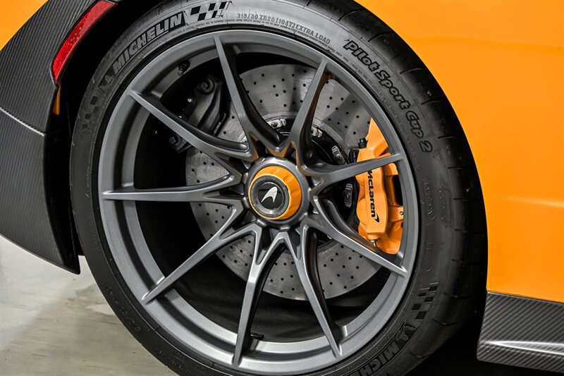 Used 2019 McLaren Senna RWD image 19