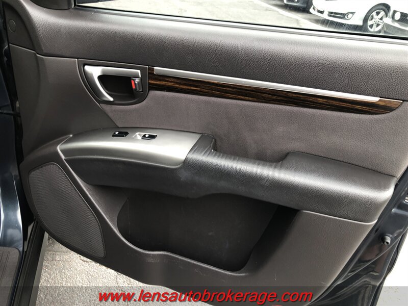 Used 2010 Hyundai Santa Fe SE FWD image 21