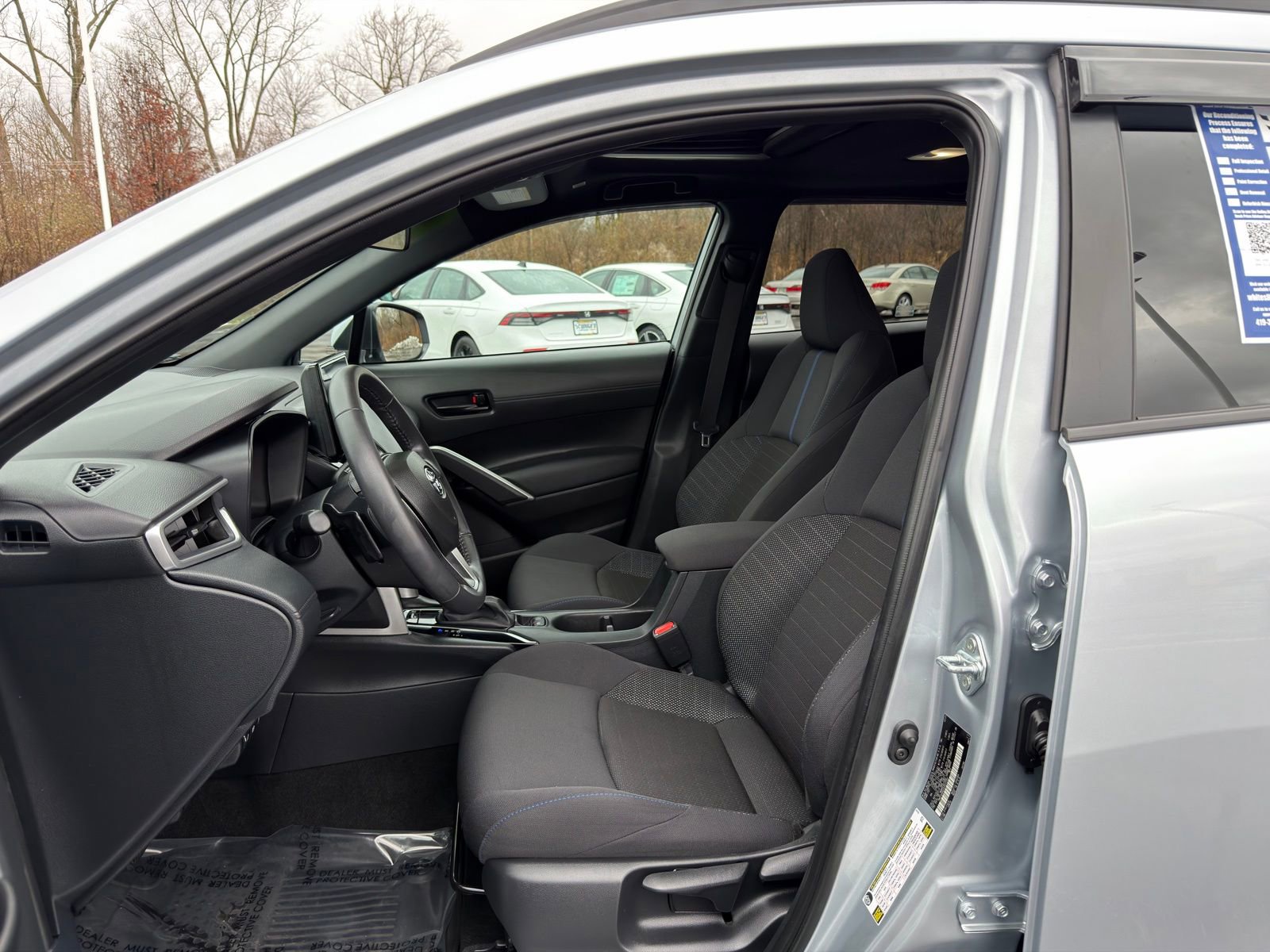 Used 2024 Toyota Corolla Cross SE image 10