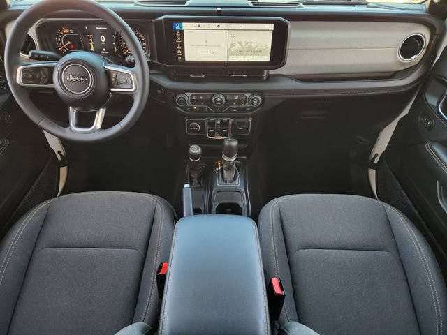 Used 2026 Jeep Wrangler Unlimited Sahara AWD/4WD image 26