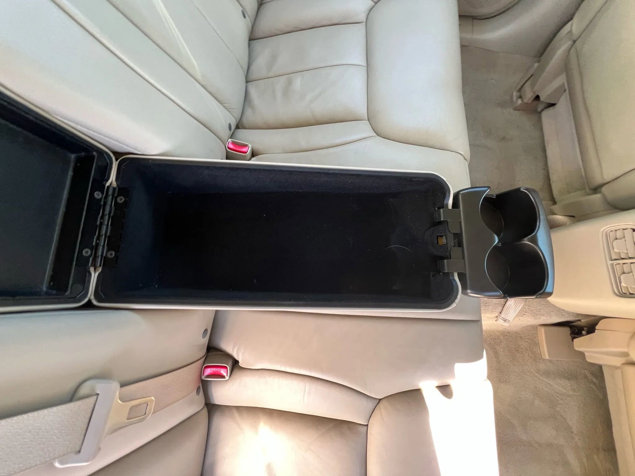 Used 2009 Cadillac DTS w/ Trunk Convenience Package FWD image 37