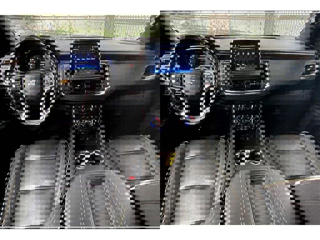 Used 2023 Chevrolet Suburban Premier image 16
