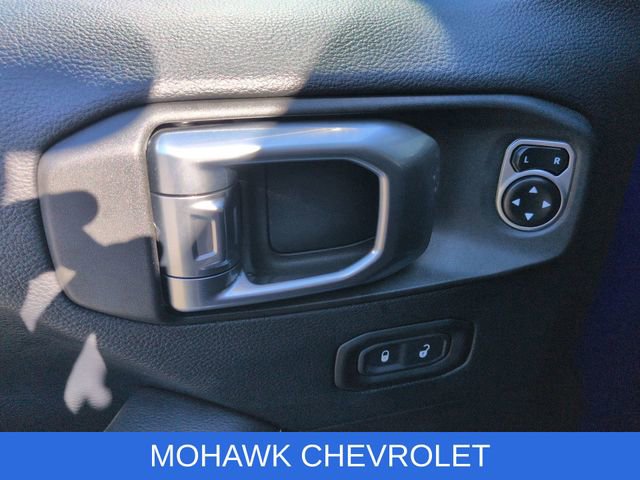 Used 2018 Jeep Wrangler Unlimited Sahara AWD/4WD image 24