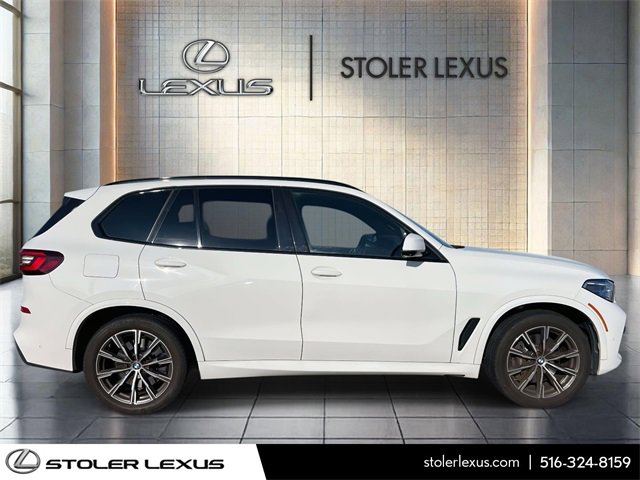 Used 2021 BMW X5 xDrive40i w/ M Sport Package image 4