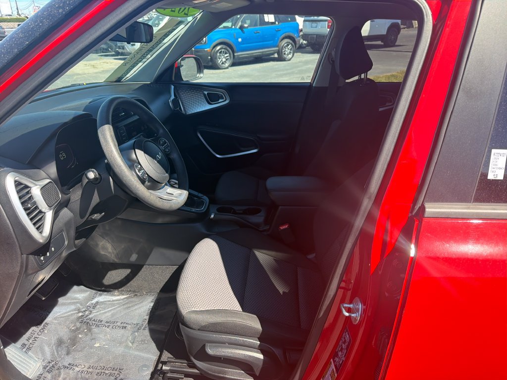 Used 2024 Kia Soul LX w/ Option Group 015 FWD image 13