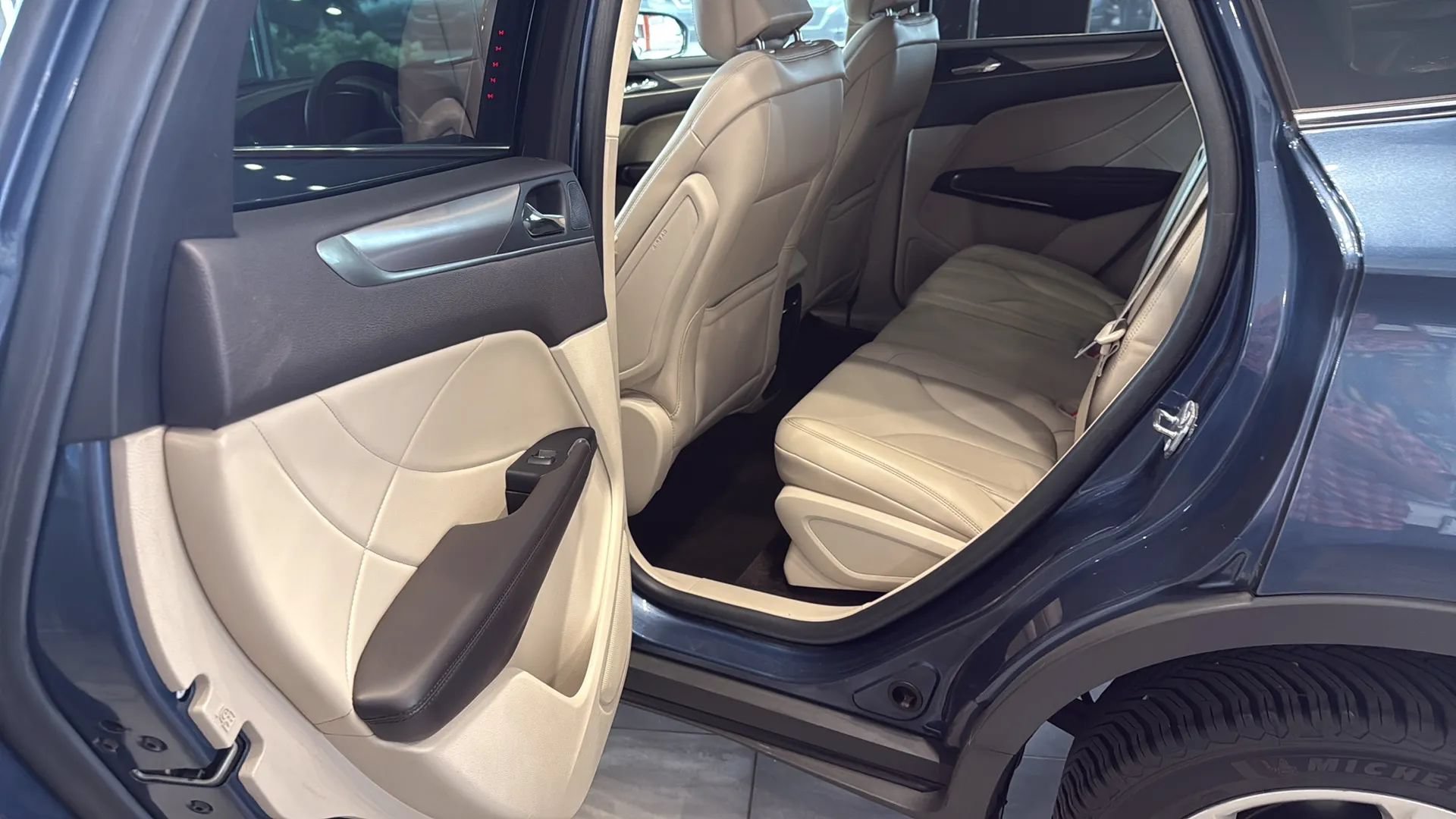 Used 2018 Lincoln MKC Premiere FWD image 26