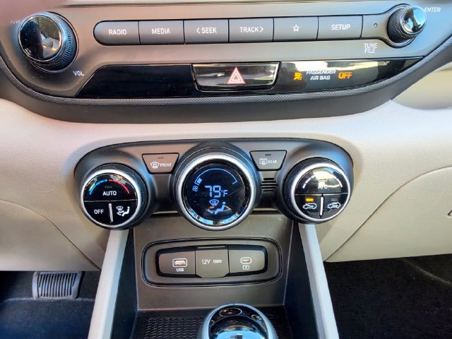 Used 2023 Hyundai Venue SEL FWD image 24