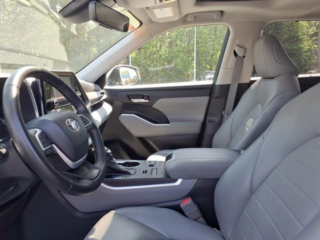 Used 2023 Toyota Highlander XLE AWD/4WD image 5
