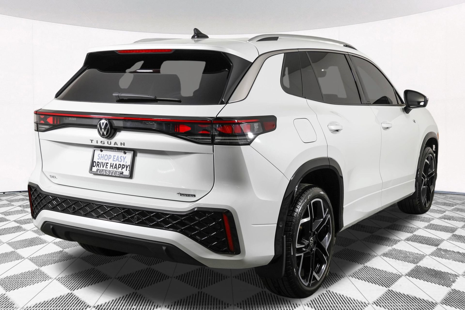 Used 2025 Volkswagen Tiguan SEL R-Line AWD/4WD image 18
