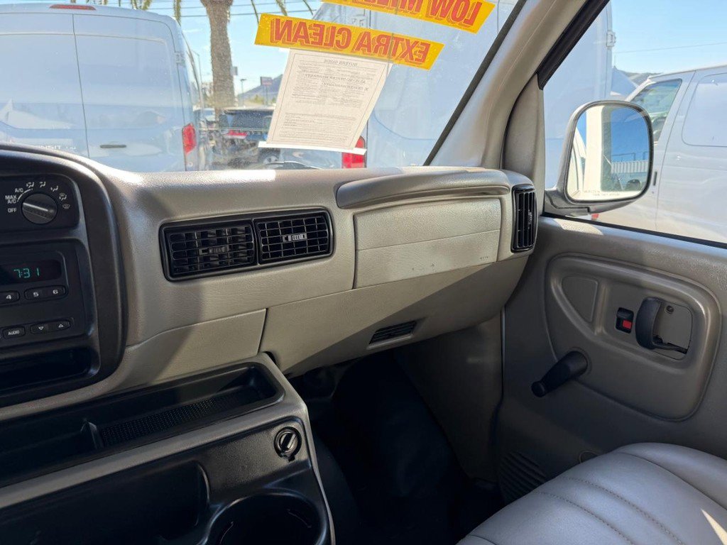 Used 2001 Chevrolet Express 3500 Extended Passenger image 26