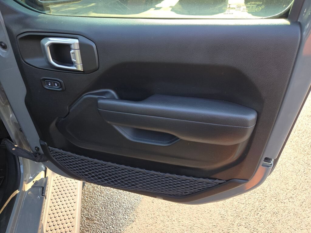 Used 2023 Jeep Wrangler Unlimited Sport AWD/4WD image 5