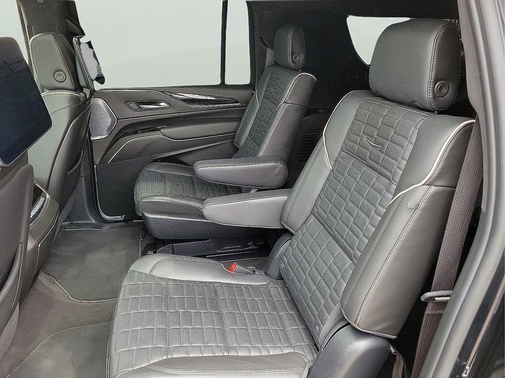 Used 2024 Cadillac Escalade ESV V AWD/4WD image 13
