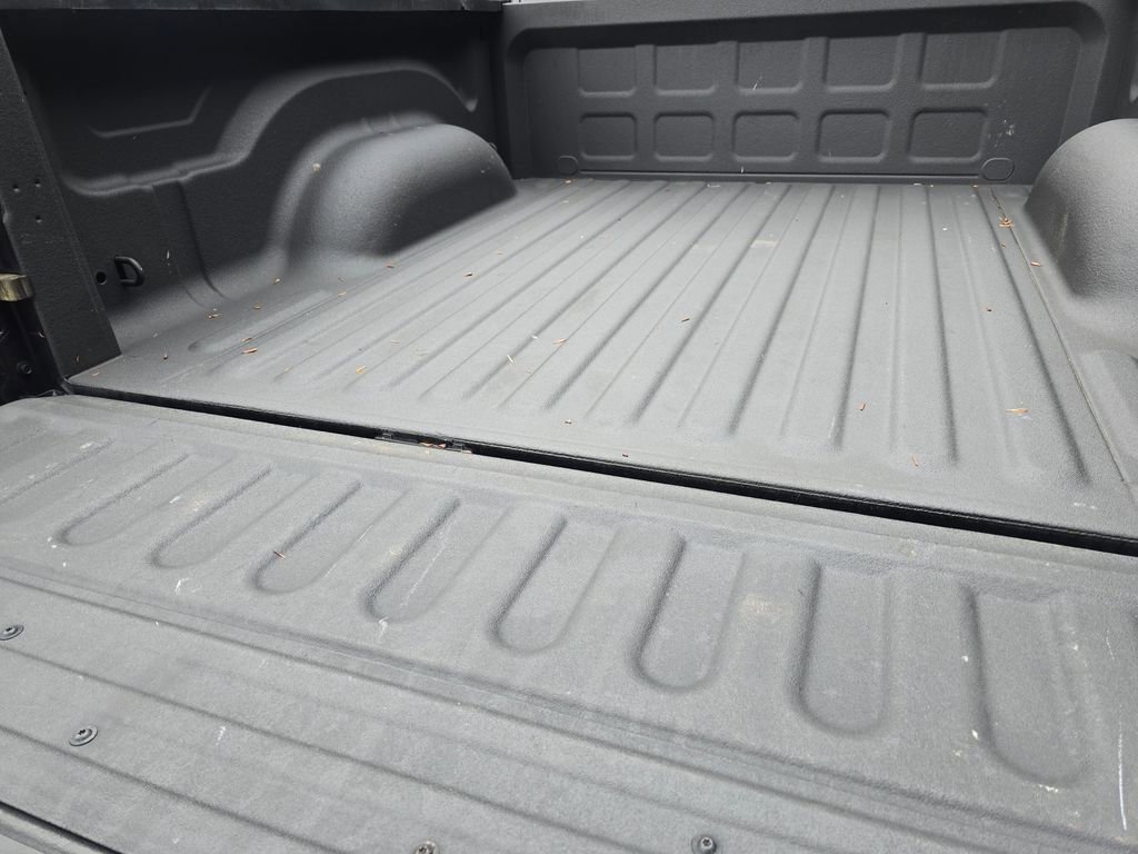 Used 2015 RAM 1500 Laramie w/ Convenience Group AWD/4WD image 18