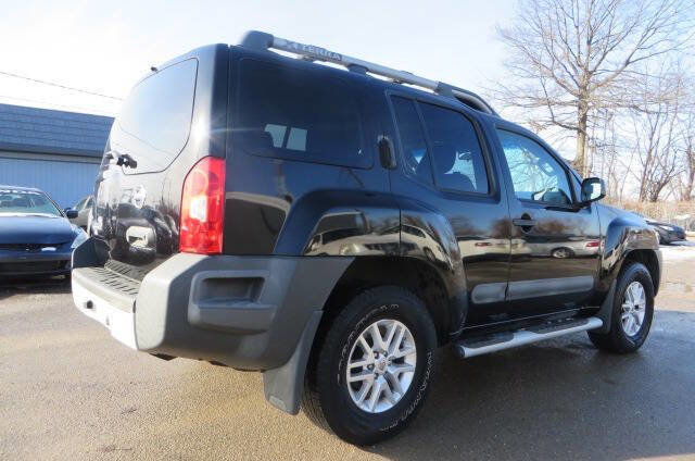 Used 2015 Nissan Xterra S w/ Value Package AWD/4WD image 2