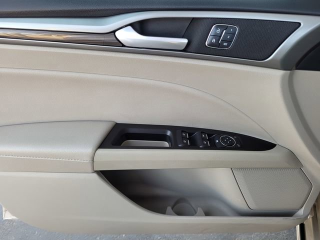 Used 2017 Ford Fusion SE image 18