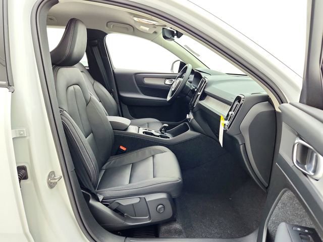 New 2026 Volvo XC40 B5 Core w/ Climate Package image 18