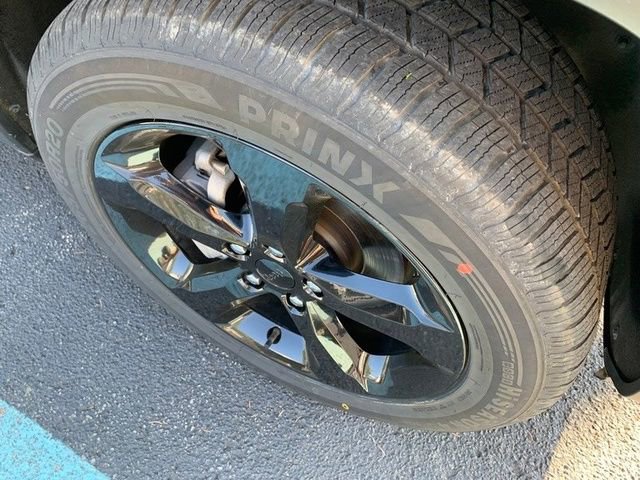 Used 2024 Jeep Grand Cherokee Limited w/ Black Appearance Package image 10