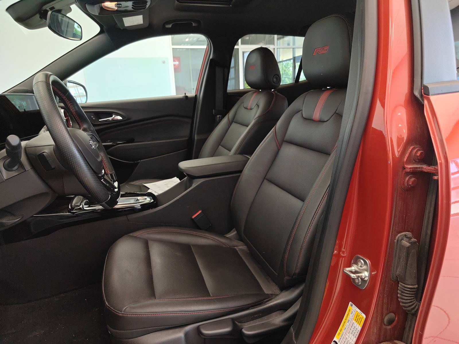 Used 2024 Chevrolet Trax RS w/ Sunroof Package FWD image 8