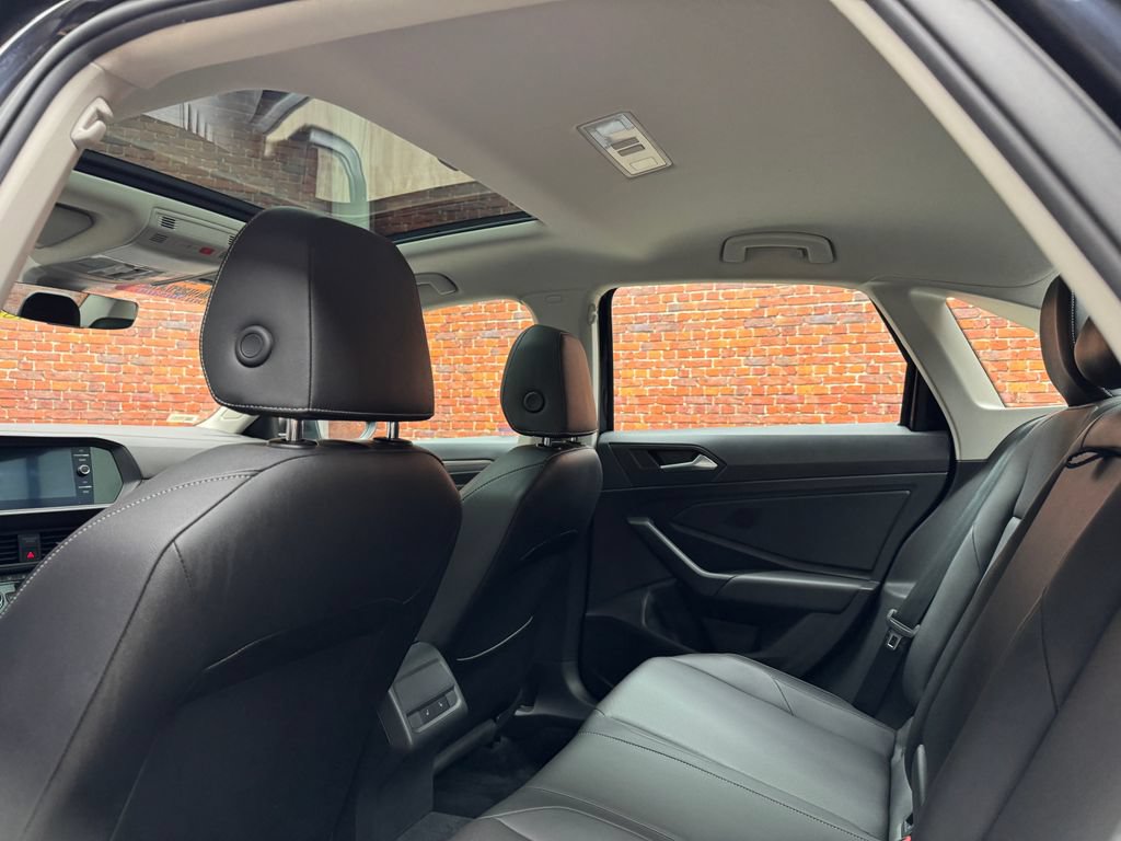 Used 2019 Volkswagen Jetta SEL w/ Cold Weather Package FWD image 3