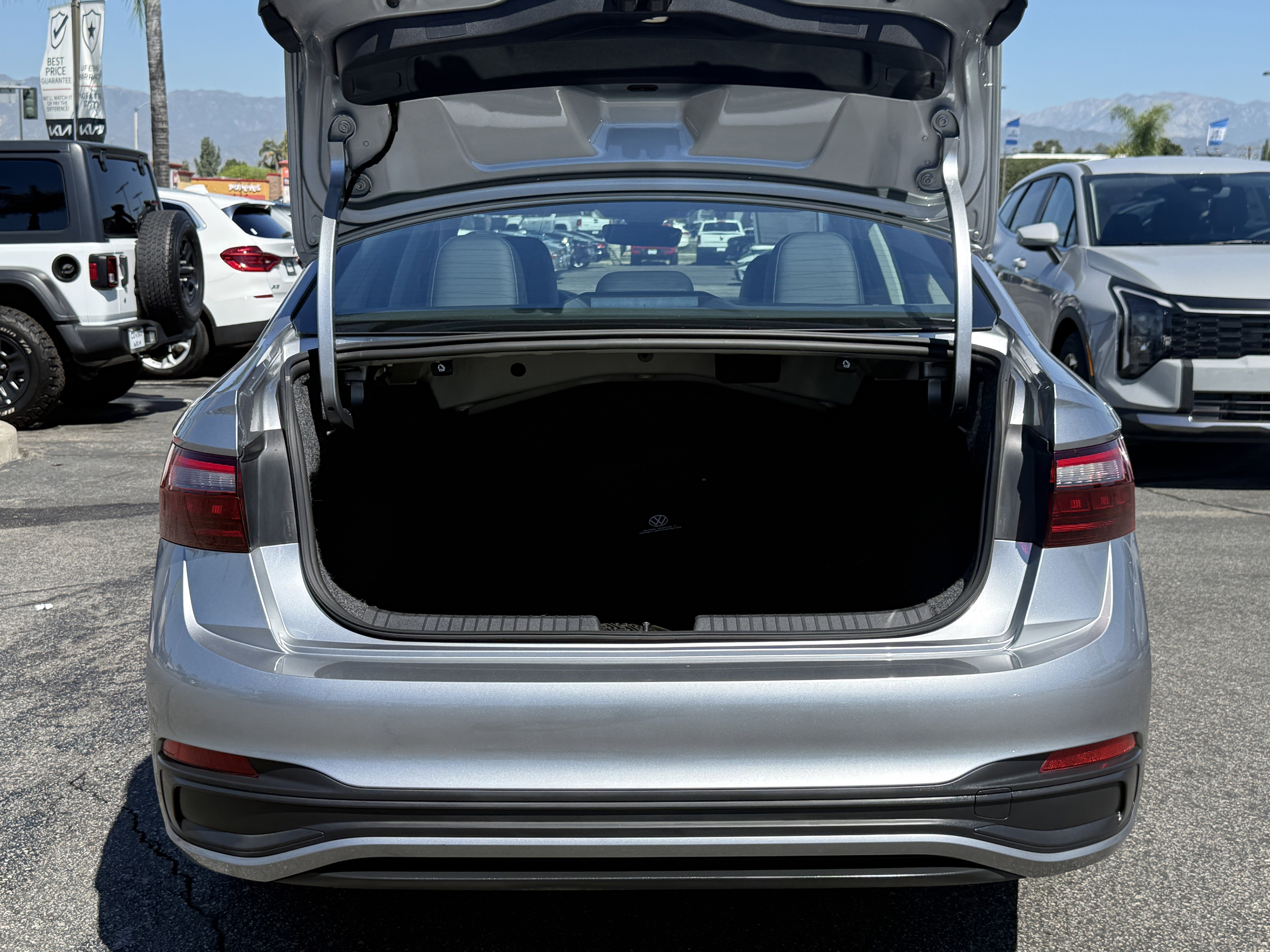 Used 2022 Volkswagen Jetta SE image 10