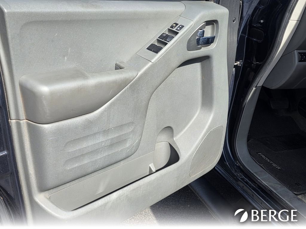 Used 2018 Nissan Frontier SV AWD/4WD image 13