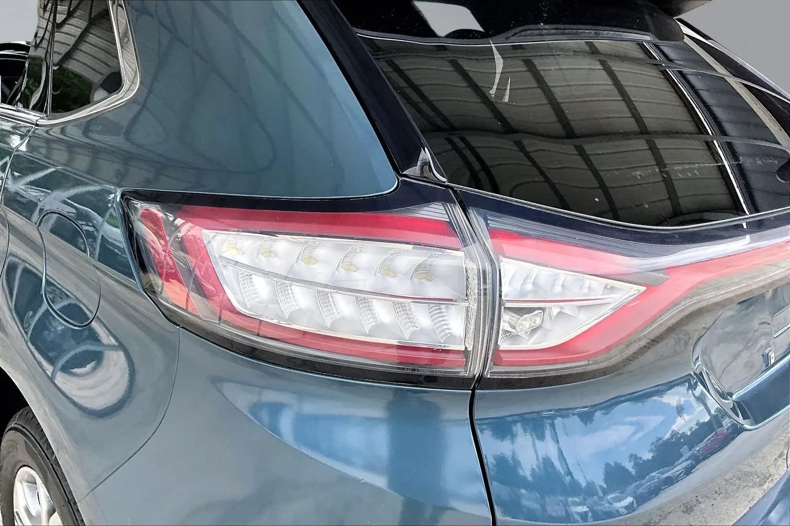 Used 2016 Ford Edge Titanium w/ Technology Package FWD image 20