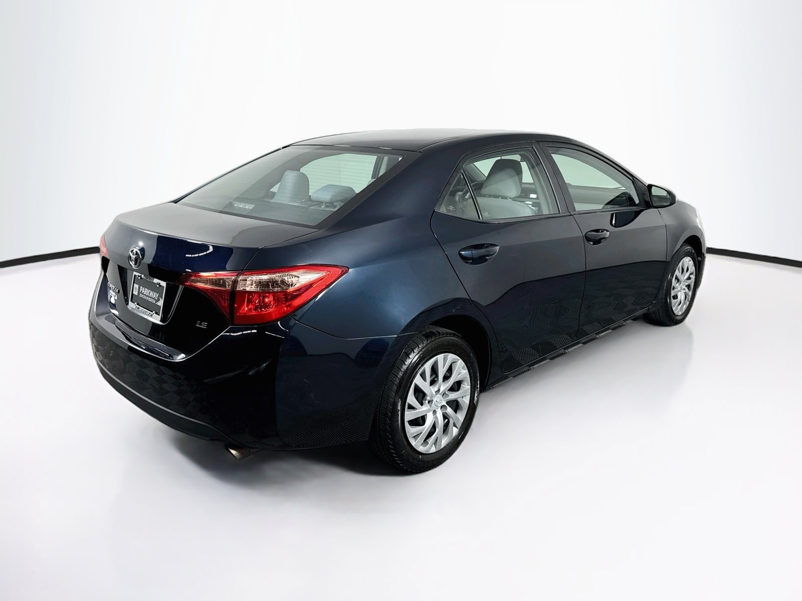 Used 2018 Toyota Corolla LE FWD image 7