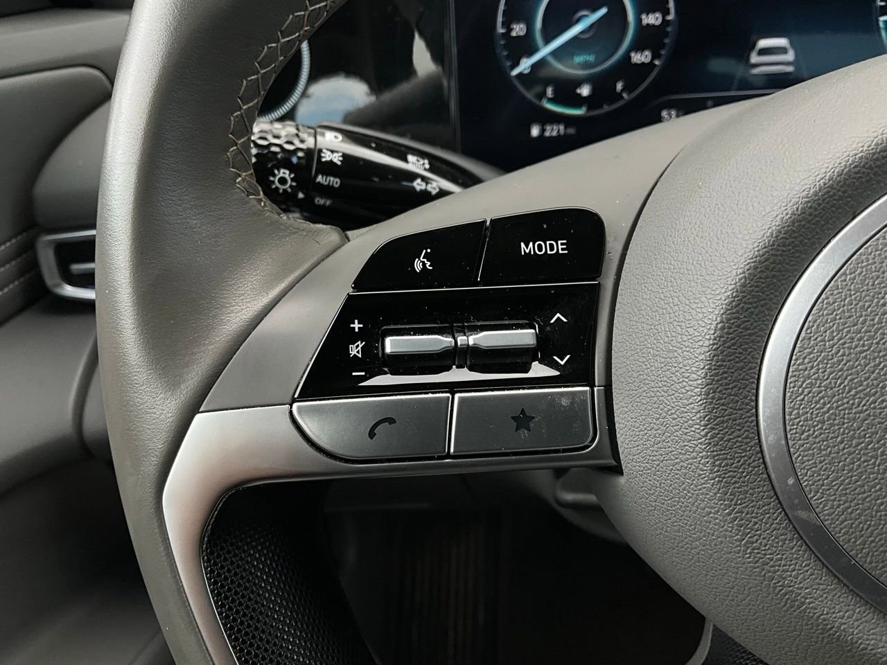 Used 2025 Hyundai Elantra SEL image 36